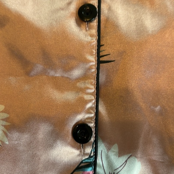 Woman’s Floral Satin Pajama Set  top and shorts size Large Peach color - Picture 11 of 16